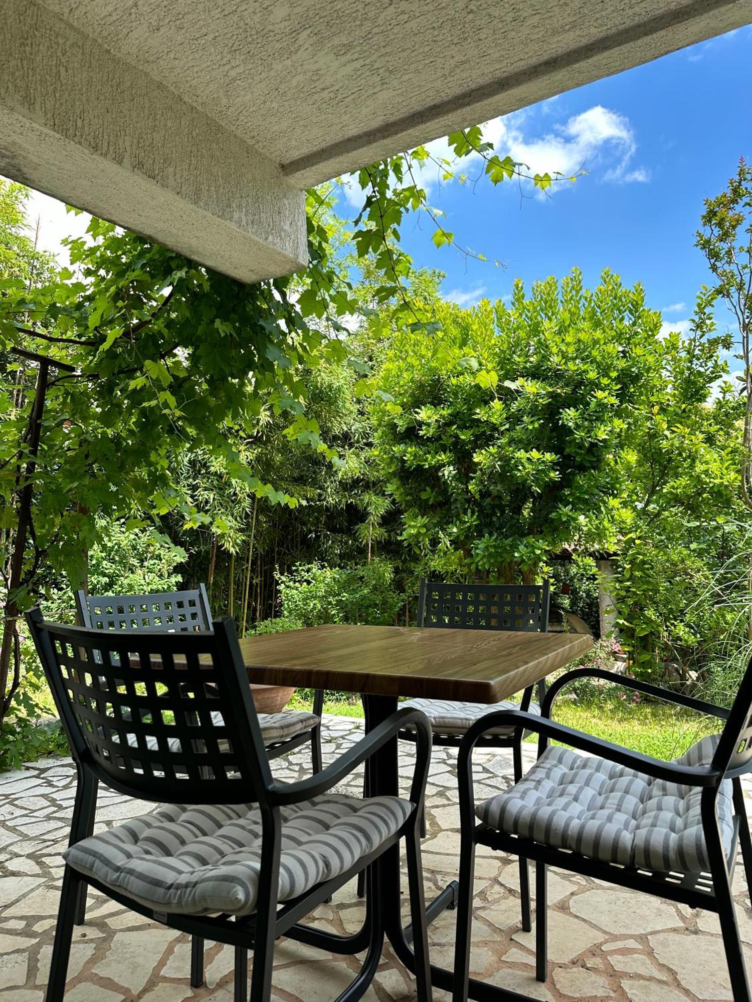 Appartamento Secret Garden House Laurana Esterno foto